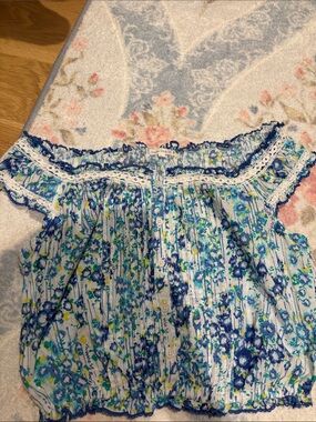 Poupette floral crop top. Medium. Like new!!